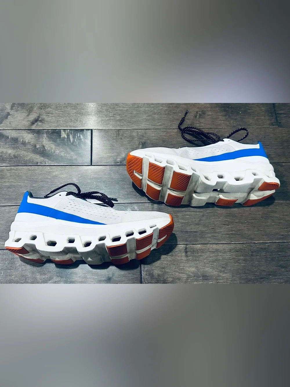 On Cloud Women’s Sz 10 Frost/Cobalt Cloudmonster Running Shoes